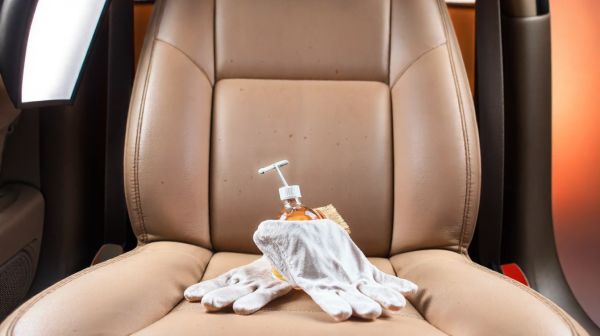 Les meilleures astuces pour supprimer les taches des sièges auto